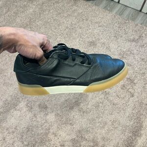 Men’s 10.5 adidas golf shoe